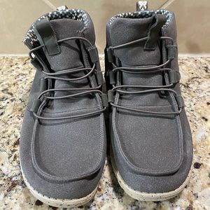 New with out tags! Women’s hey dudes - Size 8